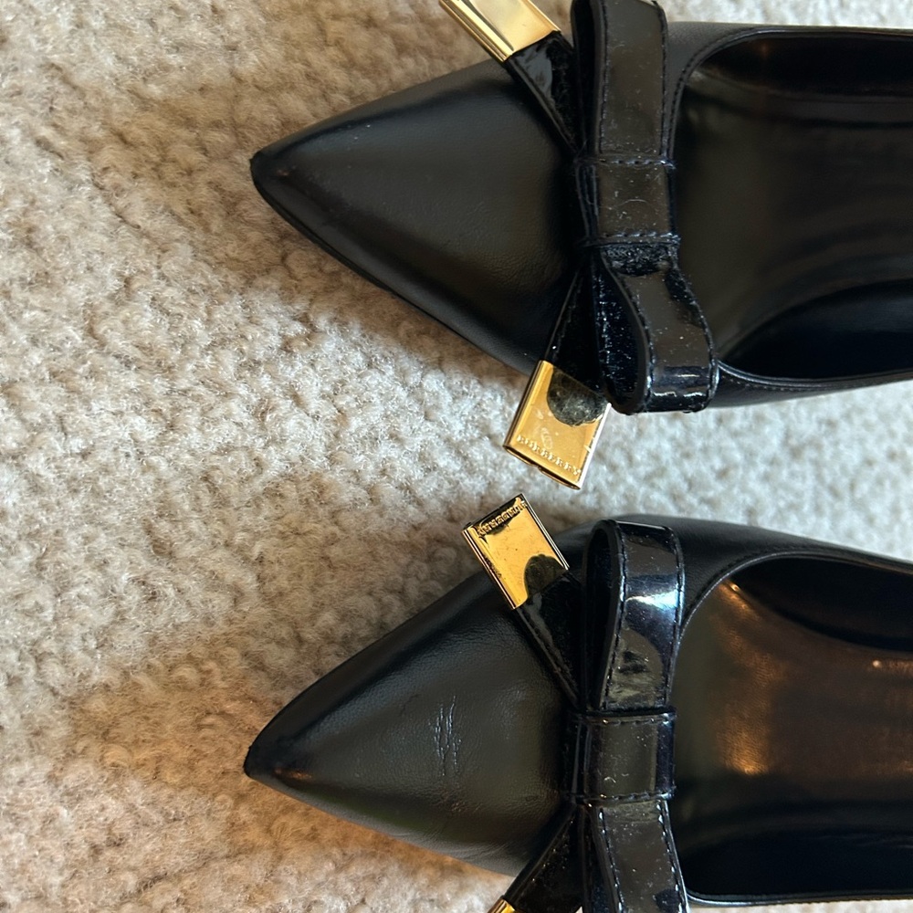 Burberry Black Pointed Leather Pumps with Gold Trim Bow - Picture 2 of 7